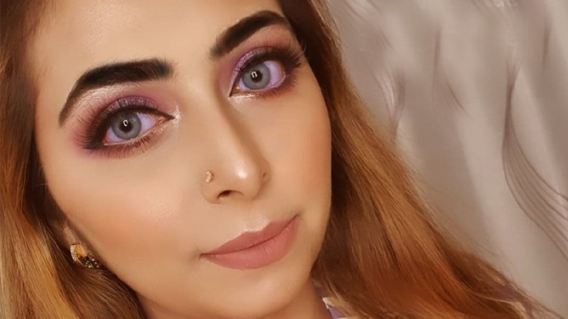 কনট্যাক্ট লেন্স পরার সঠিক পদ্ধতি জানেন কি?