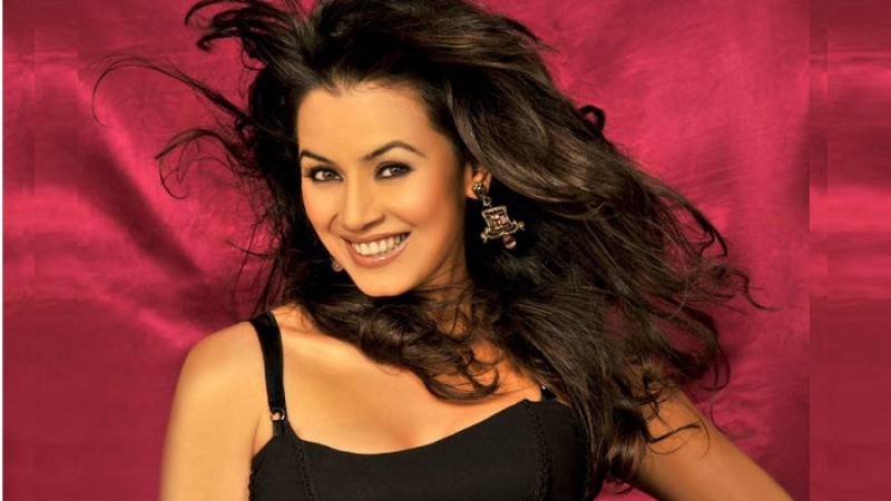 স্তন ক্যানসার জয় করে পর্দায় ফিরছেন মহিমা?