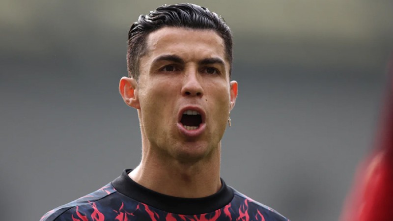 সমর্থকের ফোন ভাঙায় দুই ম্যাচ নিষিদ্ধ রোনালদো