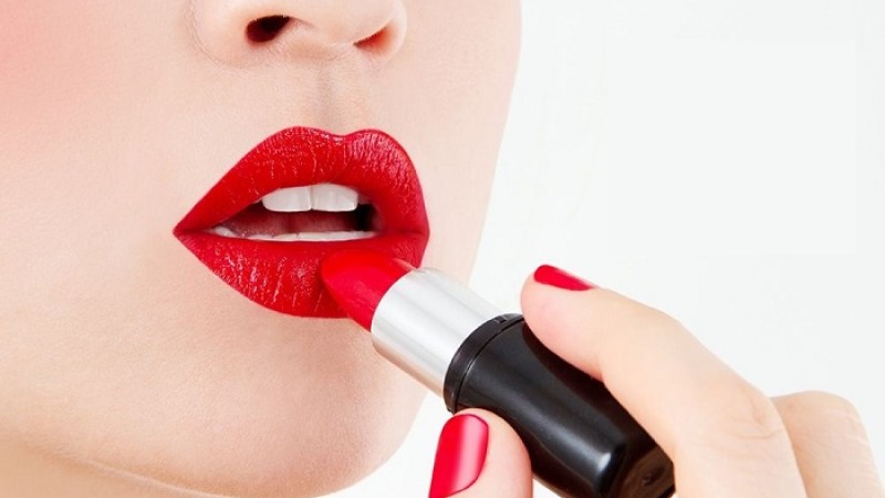 লিপস্টিক দীর্ঘস্থায়ী করতে কিছু টিপস