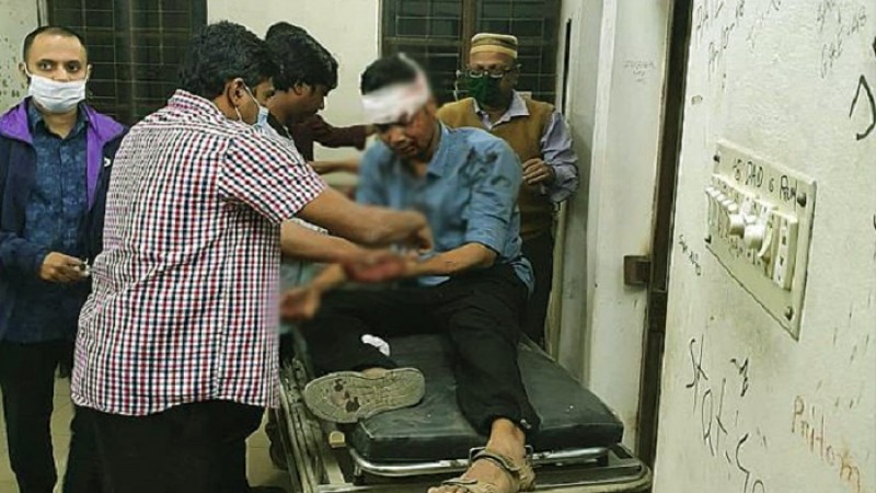 স্থানীয়দের সঙ্গে সংঘর্ষে ৪০ জাবি শিক্ষার্থী আহত