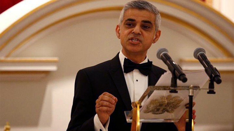 ইতিহাস সৃষ্টি করলেন সাদিক খান