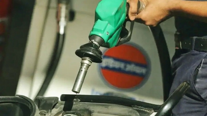 ঊর্ধ্বমুখী হয়ে উঠেছে জ্বালানি তেলের দাম