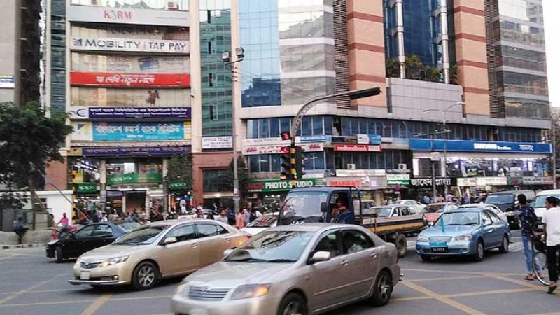 স্পা সেন্টারে অভিযান : ভয়ে ছাদ থেকে লাফিয়ে তরুণীর মৃত্যু