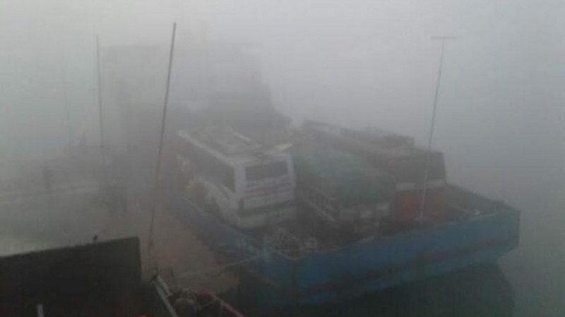 পাটুরিয়া-দৌলতদিয়া রুটে ফেরি চলাচল বন্ধ