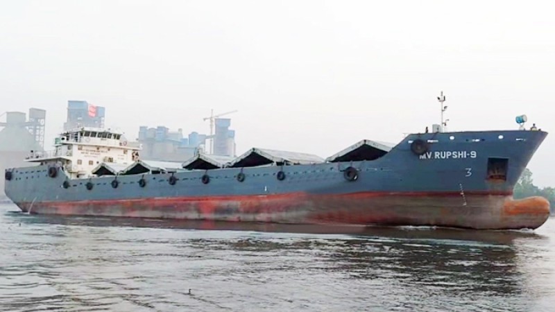 শীতলক্ষ্যায় লঞ্চডুবি: ধাক্কা দেওয়া সেই জাহাজটি আটক