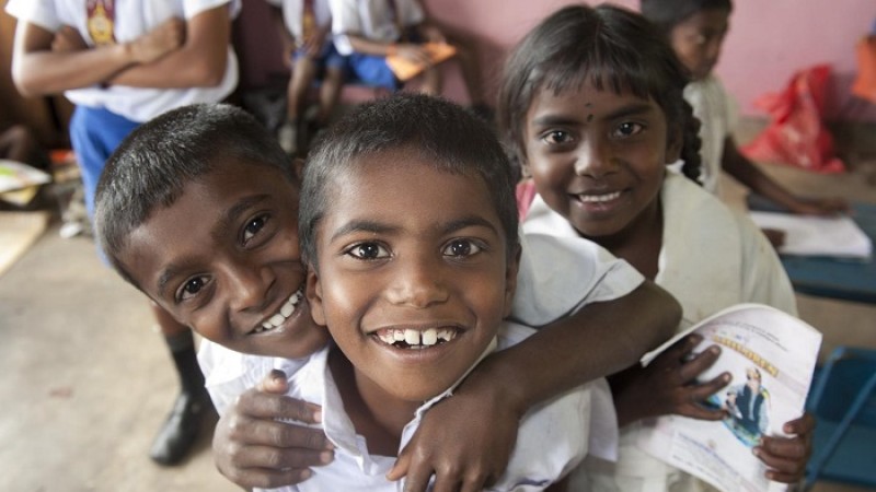 স্কুলে যাওয়া বন্ধ শ্রীলঙ্কার শিশুদের