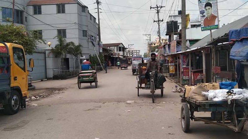 দুই কিলোমিটার সড়কে ১২টি গতিরোধক