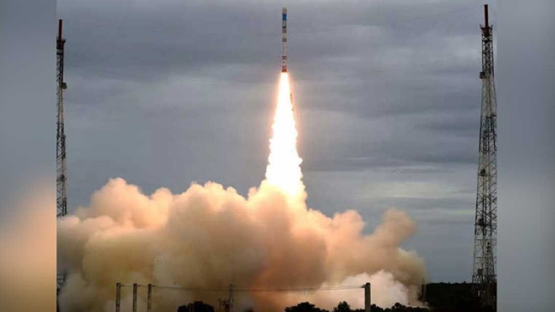 ভারতের প্রথম এসএসএলভি ডি-১ রকেট উৎক্ষেপণ