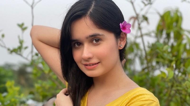 কাজে ফেরার অপেক্ষায় ঐশী