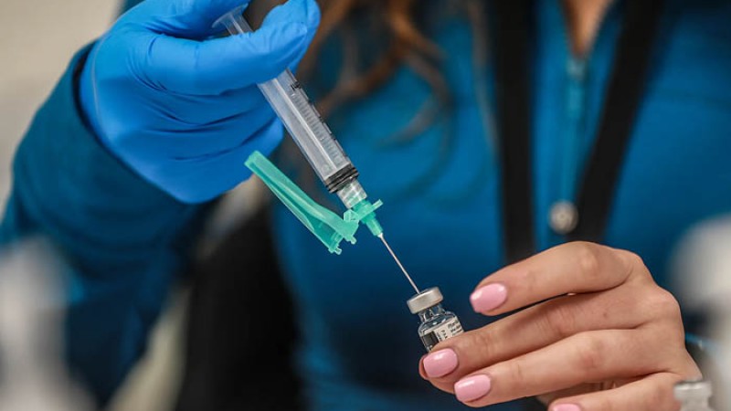 নতুন বছরের শুরুতে আসতে পারে ওমিক্রন প্রতিরোধক টিকা