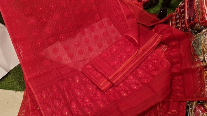 ই-কমার্সের দখলে জামদানির বাজার