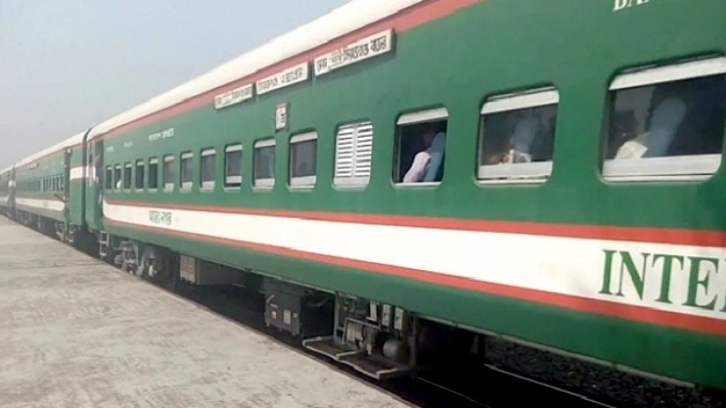 টিকেট ব্যতীত কেউ স্টেশনে প্রবেশ করতে পারবেন না : রেলমন্ত্রী