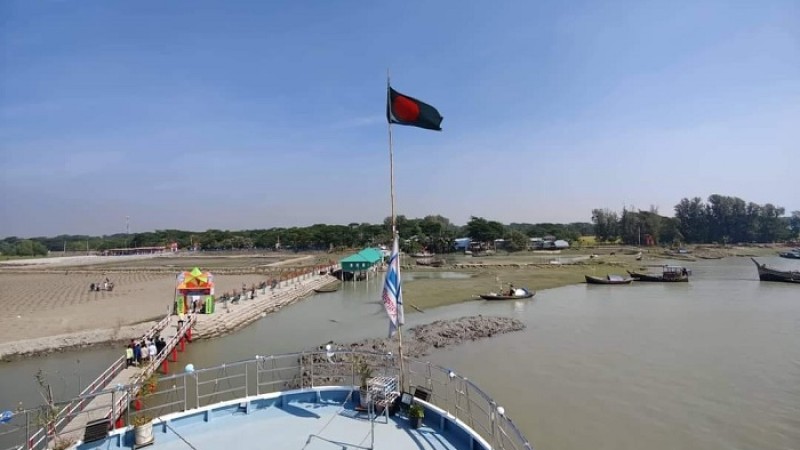 চোখ জুড়ায় সোনার চর, রুপার চর