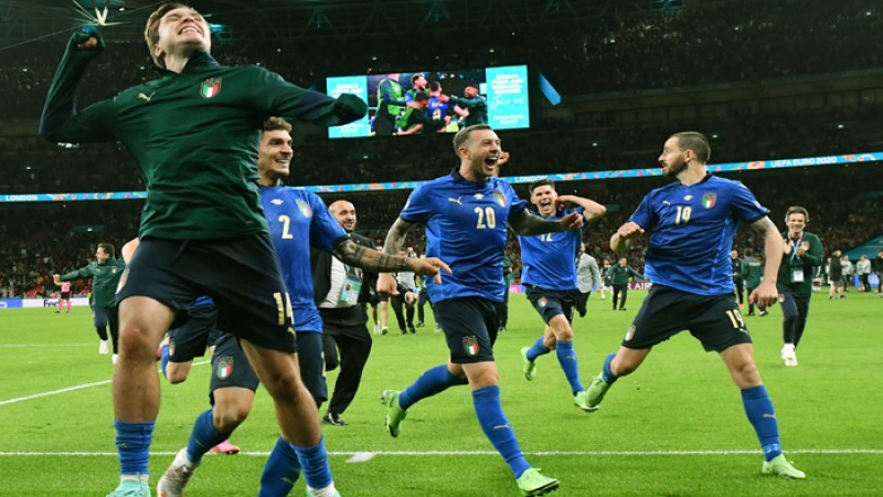 ইতালির কাছে টাইব্রেকারে হেরে বিদায় নিল স্পেন