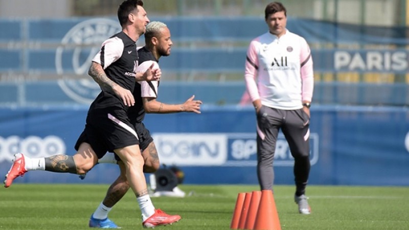 রাতেই মাঠে নামছে পিএসজি, মেসি নামছেন কবে?