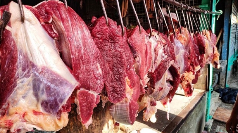 বিক্রি কমেছে, তবু চড়া মাংসের বাজার
