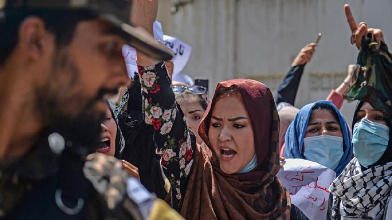 কাবুলে নারীদের বিক্ষোভ মিছিলে তালেবানের ফাঁকা গুলি