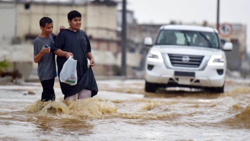 ভারী বৃষ্টির কারণে স্কুল বন্ধ, ফ্লাইট বাতিল সৌদির জেদ্দায়