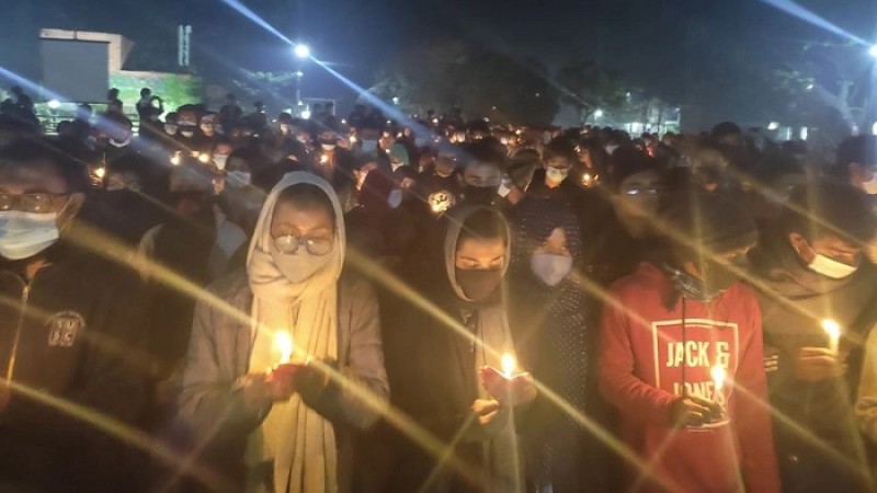 উপাচার্যের পদত্যাগের দাবিতে শাবিতে শিক্ষার্থীদের আলোক প্রজ্জ্বলন