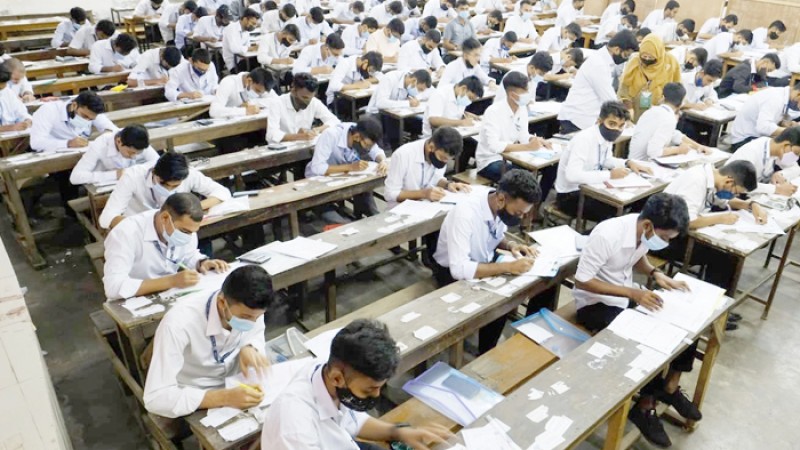 এইচএসসি পরীক্ষার দ্বিতীয় দিনে অনুপস্থিত ২১ হাজার, বহিষ্কার ২৩