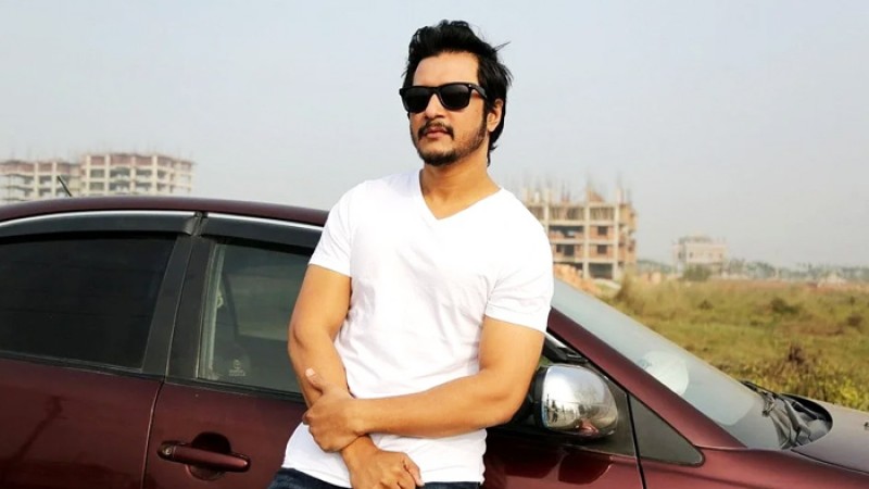 র‌্যাব সদর দপ্তরে নেওয়া হলো নায়ক ইমনকে