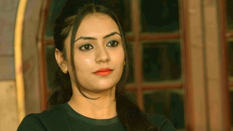 প্রেমিকাকে দিয়ে ভাইকে খুনের অভিযোগে নায়িকা গ্রেপ্তার