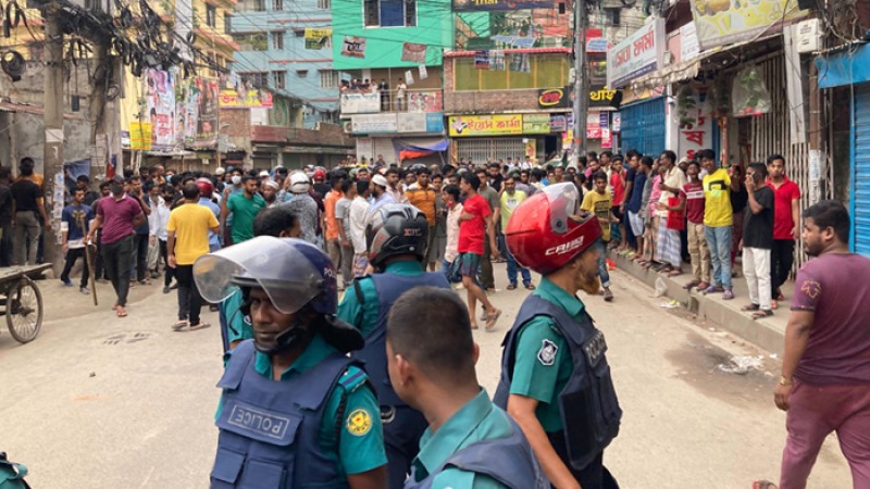 হাজারীবাগে আ. লীগ-বিএনপি ধাওয়া-পাল্টাধাওয়া, উত্তেজনা