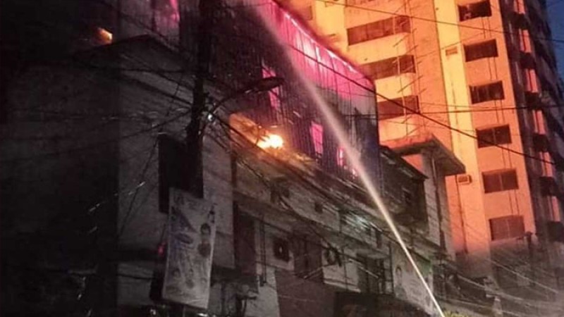 বিজয়নগরে টিভি শোরুমে আগুন, নিয়ন্ত্রণে ৬ ইউনিট