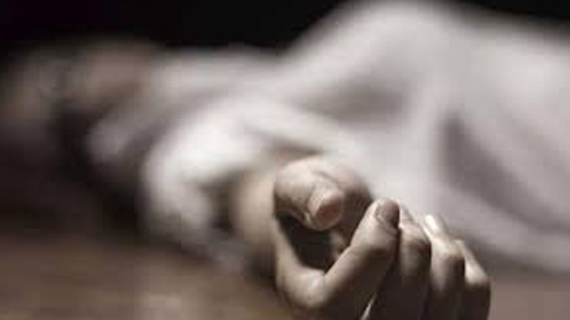 ভবনের ছাদ থেকে পড়ে বৃদ্ধার মৃত্যু