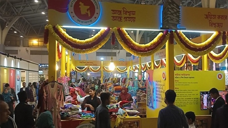 বাণিজ্যমেলায় ক্রেতাদের নজর কাড়ছে জয়িতা ফাউন্ডেশন