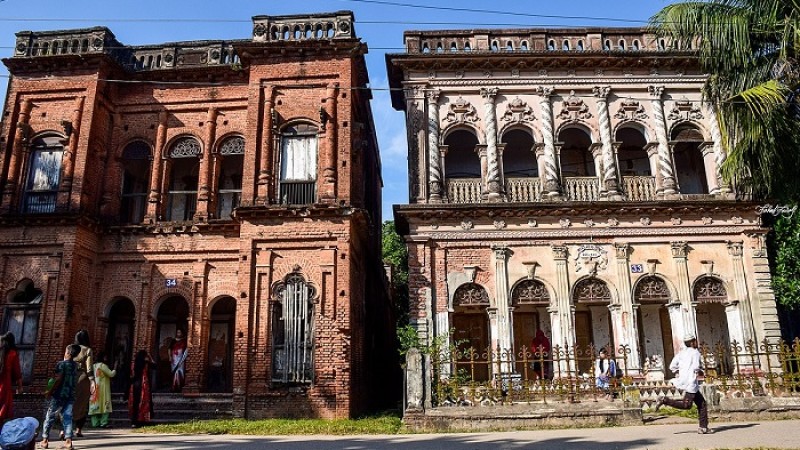 ঢাকার কাছে ঘোরাঘুরি