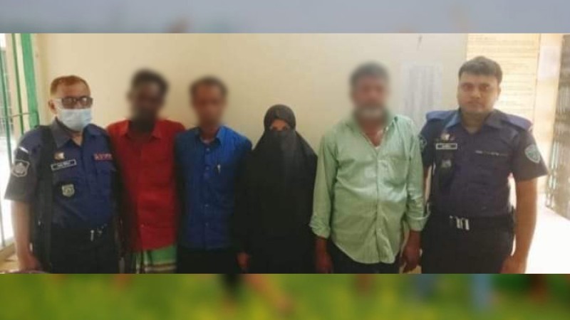 নোয়াখালীতে আবাসিক হোটেল থেকে নারীসহ গ্রেফতার ৪