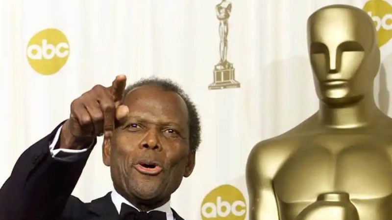 অস্কারজয়ী প্রথম কৃষ্ণাঙ্গ অভিনেতা সিডনি পটিয়ার মারা গেছেন