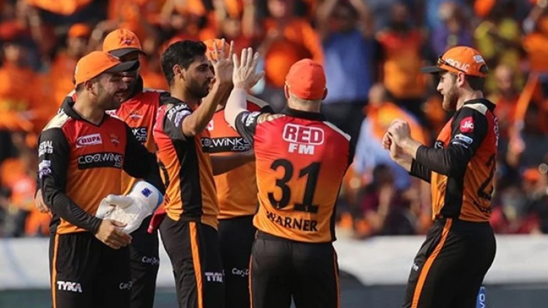 মুম্বাইকে হারিয়ে আশা বাঁচিয়ে রাখলো হায়দরাবাদ