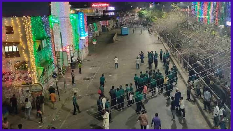 মধ্যরাতে ব্যবসায়ী-শিক্ষার্থীদের সংঘর্ষে উত্তপ্ত নিউমার্কেট