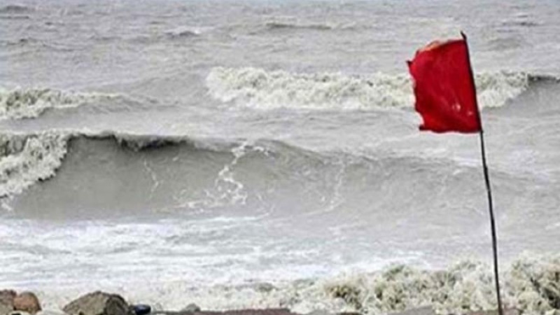 নিম্নচাপ : সমুদ্রবন্দরে ৩ নম্বর সতর্ক সংকেত জারি