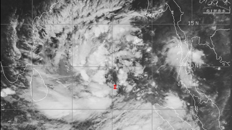 বঙ্গোপসাগরে ঘূর্ণিঝড় মানদৌস, বন্দরে হুঁশিয়ারি সংকেত