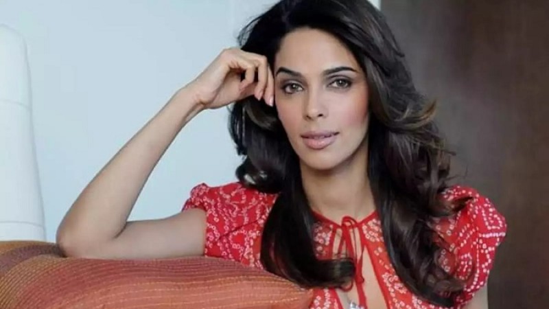 ‘বলিউডে কাজ করতে হলে নায়কের বাড়িতে রাত কাটাতে হয়’