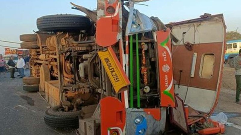 ভারতে বাস-ট্রাক সংঘর্ষে নিহত ১০