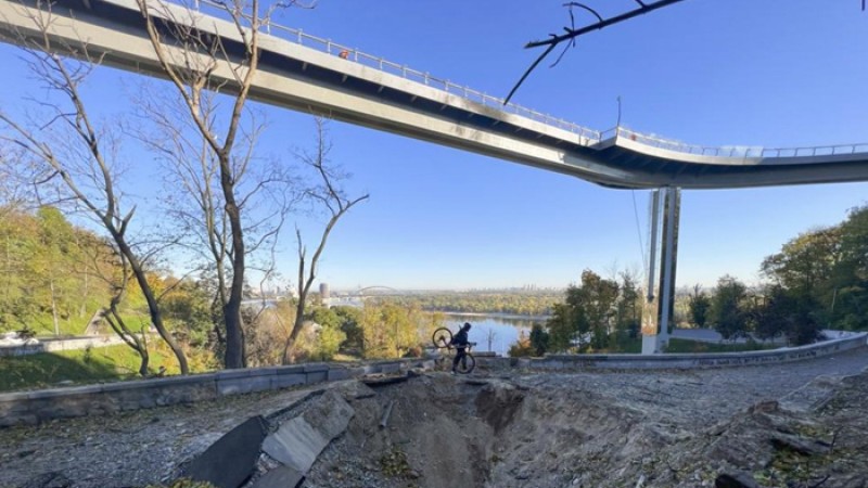 পূর্ব ইউক্রেনে রুশ বিমান হামলায় নিহত ৭