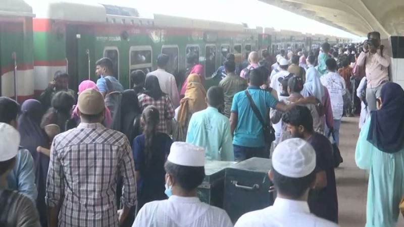 ঈদযাত্রার তৃতীয় দিনে দেরিতে ছাড়ল ৭ ট্রেন