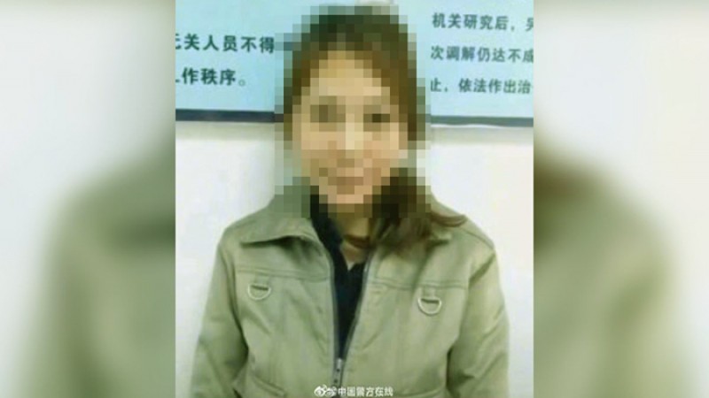 ২০ বছর পালিয়ে থাকার পর সাত খুনের অভিযোগে নারীর বিচার শুরু