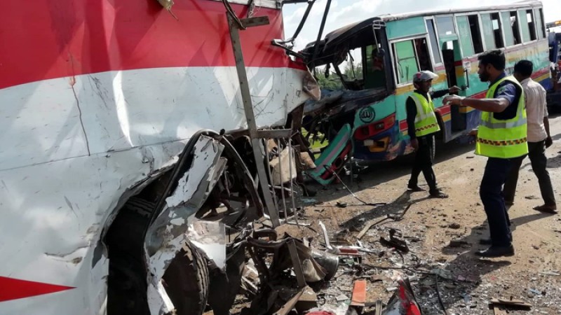 বগুড়ায় দুই বাসের মুখোমুখি সংঘর্ষে নিহত ২