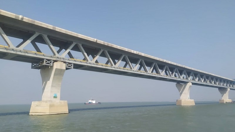 জুনের মধ্যে পদ্মা সেতু খুলে দিতে চলছে শেষ পর্যায়ের কাজ