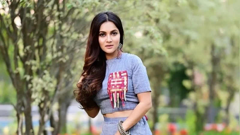 মিথিলার ছবিতে আপত্তিকর মন্তব্যের ছড়াছড়ি!