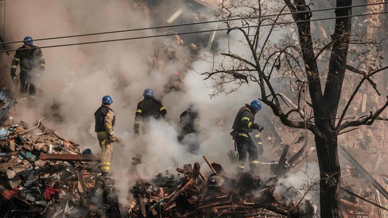 ইউক্রেনজুড়ে রাশিয়ার হামলা: বিদ্যুৎবিচ্ছিন্ন শত শত শহর, নিহত ৩