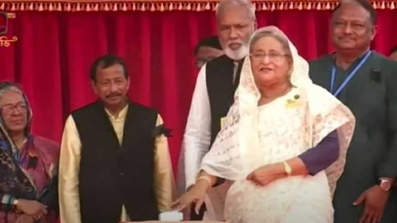 রংপুরে মহাসমাবেশের মঞ্চে শেখ হাসিনা