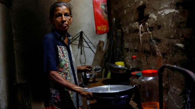 বাড়িতে খাবার নেই, স্কুলে যাচ্ছে না শ্রীলঙ্কার শিশুরা