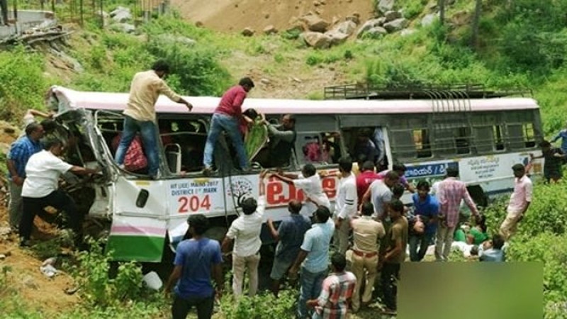 ভারতে তীর্থযাত্রীদের নিয়ে বাস খাদে, নিহত ২২